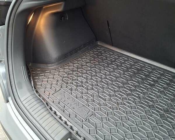 Серый Хендай Kona Electric, объемом двигателя 0 л и пробегом 87 тыс. км за 15200 $, фото 16 на Automoto.ua