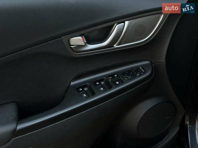 Серый Хендай Kona Electric, объемом двигателя 0 л и пробегом 159 тыс. км за 16900 $, фото 31 на Automoto.ua