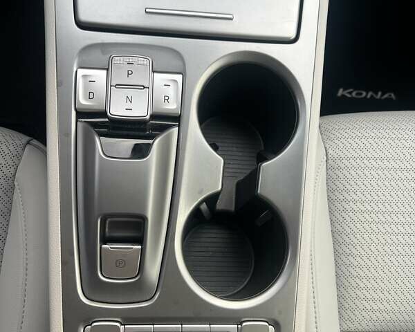 Сірий Хендай Kona Electric, об'ємом двигуна 0 л та пробігом 28 тис. км за 17200 $, фото 17 на Automoto.ua