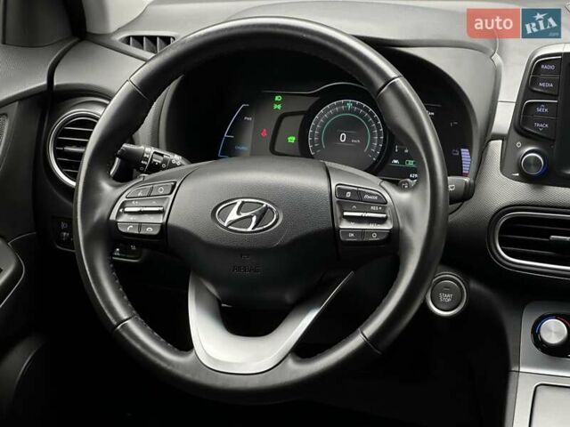 Сірий Хендай Kona Electric, об'ємом двигуна 0 л та пробігом 63 тис. км за 18500 $, фото 23 на Automoto.ua