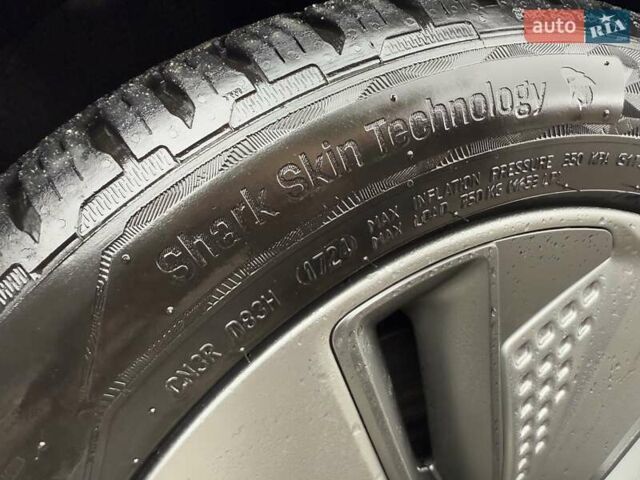 Серый Хендай Kona Electric, объемом двигателя 0 л и пробегом 40 тыс. км за 16900 $, фото 21 на Automoto.ua