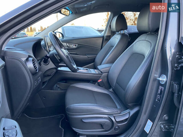 Серый Хендай Kona Electric, объемом двигателя 0 л и пробегом 104 тыс. км за 17200 $, фото 32 на Automoto.ua