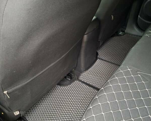 Серый Хендай Kona Electric, объемом двигателя 0 л и пробегом 87 тыс. км за 15200 $, фото 24 на Automoto.ua