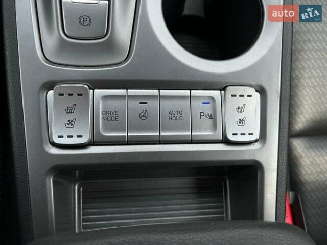 Серый Хендай Kona Electric, объемом двигателя 0 л и пробегом 117 тыс. км за 17990 $, фото 20 на Automoto.ua