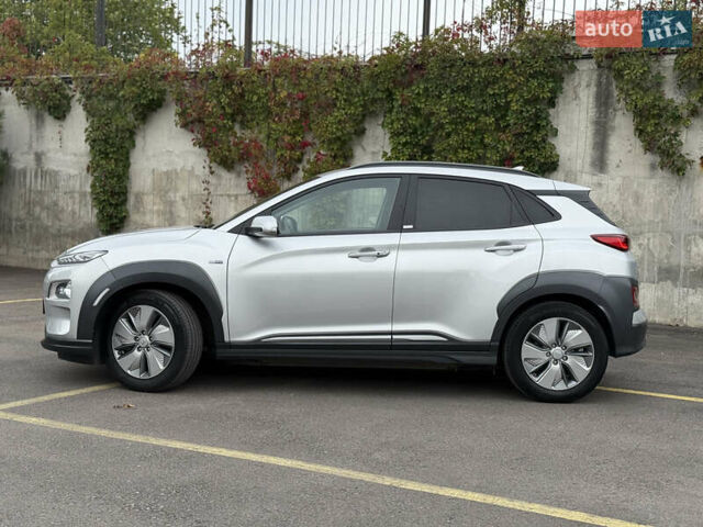Серый Хендай Kona Electric, объемом двигателя 0 л и пробегом 26 тыс. км за 18850 $, фото 6 на Automoto.ua