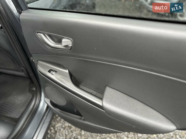 Серый Хендай Kona Electric, объемом двигателя 0 л и пробегом 167 тыс. км за 17700 $, фото 62 на Automoto.ua