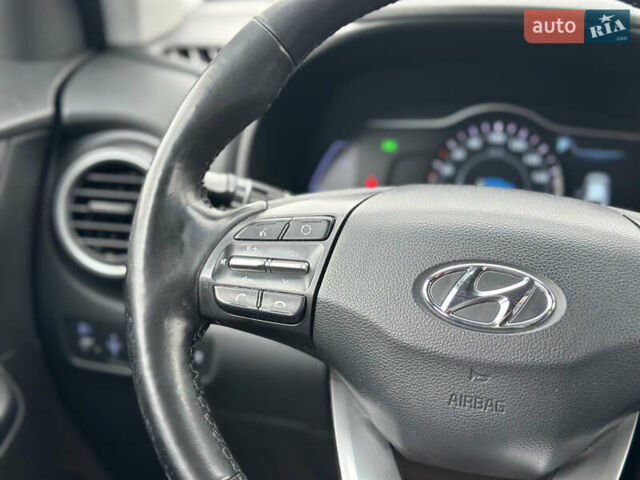 Серый Хендай Kona Electric, объемом двигателя 0 л и пробегом 167 тыс. км за 17700 $, фото 52 на Automoto.ua