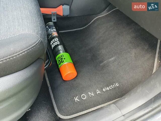 Серый Хендай Kona Electric, объемом двигателя 0 л и пробегом 135 тыс. км за 17100 $, фото 18 на Automoto.ua