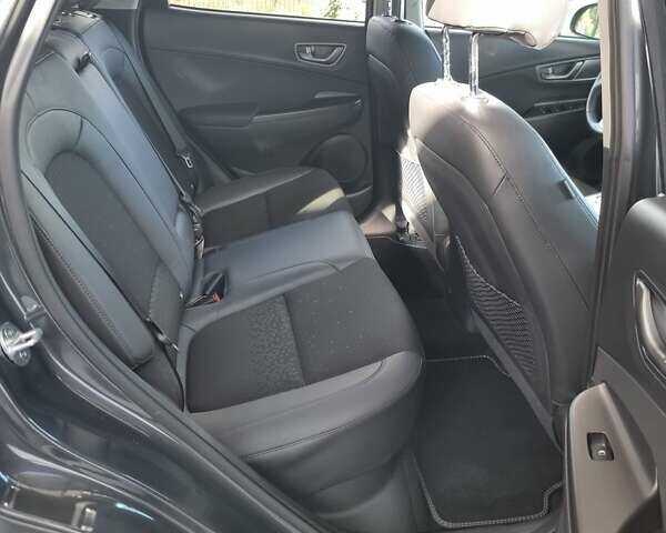 Серый Хендай Kona Electric, объемом двигателя 0 л и пробегом 42 тыс. км за 16200 $, фото 47 на Automoto.ua