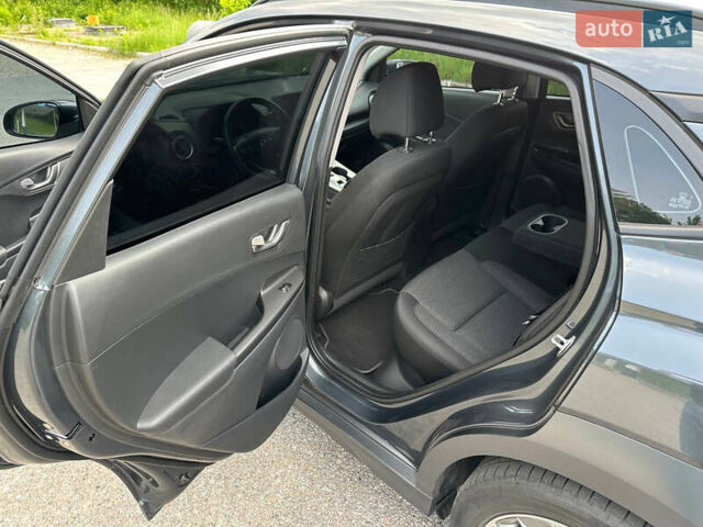 Сірий Хендай Kona Electric, об'ємом двигуна 0 л та пробігом 79 тис. км за 15200 $, фото 4 на Automoto.ua