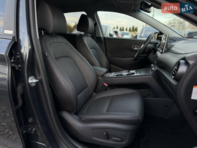 Серый Хендай Kona Electric, объемом двигателя 0 л и пробегом 36 тыс. км за 20700 $, фото 103 на Automoto.ua