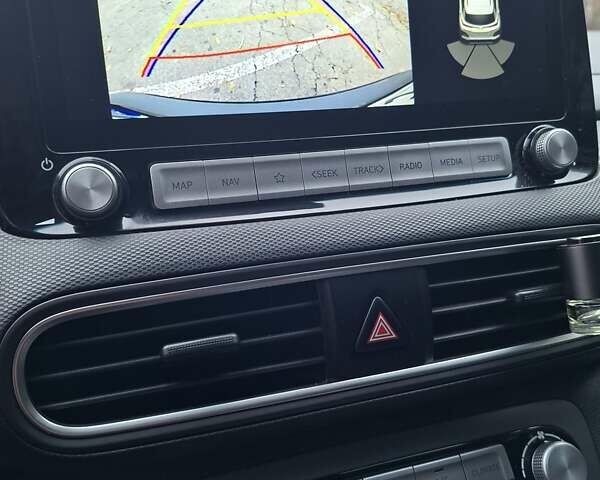 Серый Хендай Kona Electric, объемом двигателя 0 л и пробегом 87 тыс. км за 15200 $, фото 10 на Automoto.ua