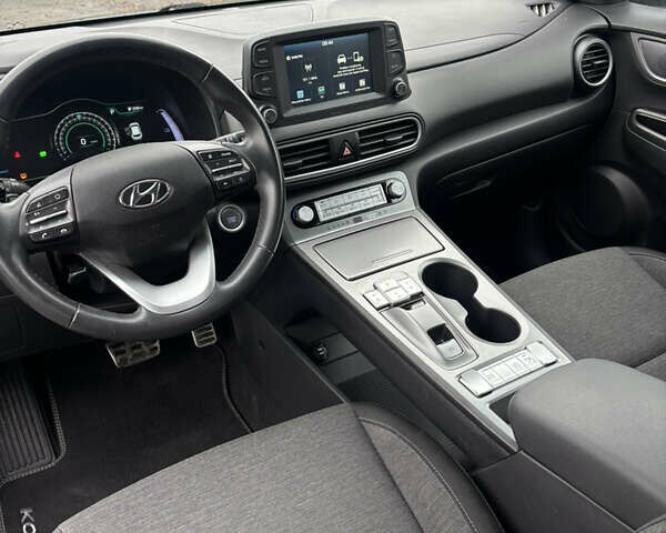 Сірий Хендай Kona Electric, об'ємом двигуна 0 л та пробігом 56 тис. км за 15400 $, фото 12 на Automoto.ua