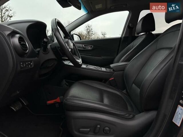 Сірий Хендай Kona Electric, об'ємом двигуна 0 л та пробігом 76 тис. км за 20500 $, фото 44 на Automoto.ua