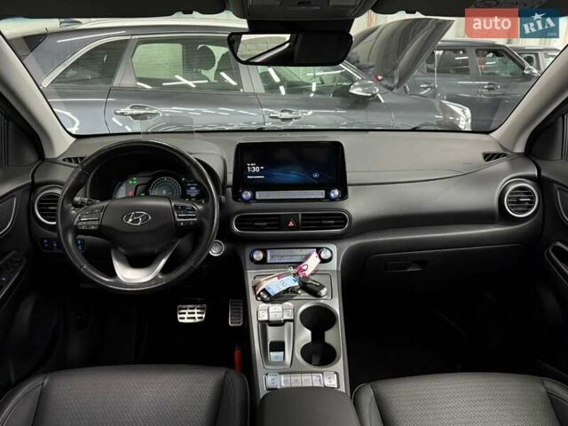Сірий Хендай Kona Electric, об'ємом двигуна 0 л та пробігом 71 тис. км за 18465 $, фото 8 на Automoto.ua