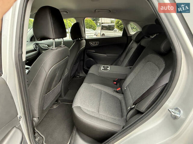 Серый Хендай Kona Electric, объемом двигателя 0 л и пробегом 26 тыс. км за 18850 $, фото 56 на Automoto.ua