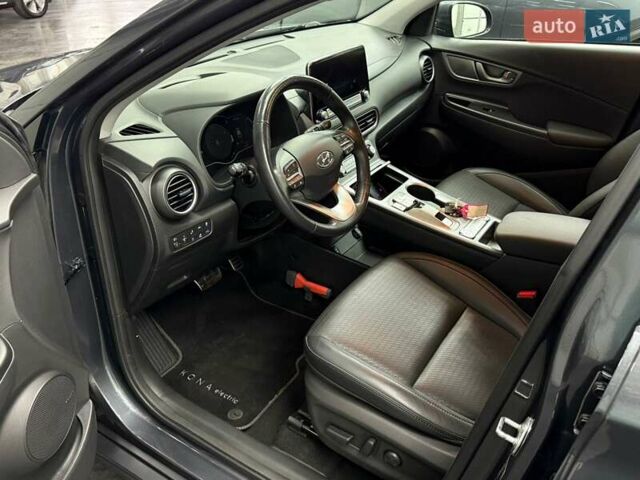 Сірий Хендай Kona Electric, об'ємом двигуна 0 л та пробігом 71 тис. км за 18465 $, фото 22 на Automoto.ua