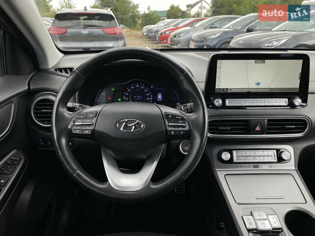 Серый Хендай Kona Electric, объемом двигателя 0 л и пробегом 69 тыс. км за 20400 $, фото 39 на Automoto.ua