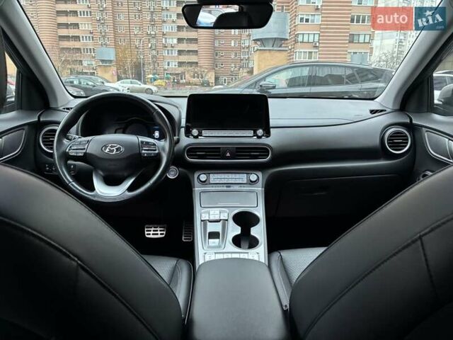 Серый Хендай Kona Electric, объемом двигателя 0 л и пробегом 78 тыс. км за 19500 $, фото 89 на Automoto.ua