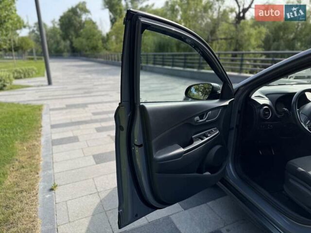 Сірий Хендай Kona Electric, об'ємом двигуна 0 л та пробігом 19 тис. км за 16000 $, фото 13 на Automoto.ua