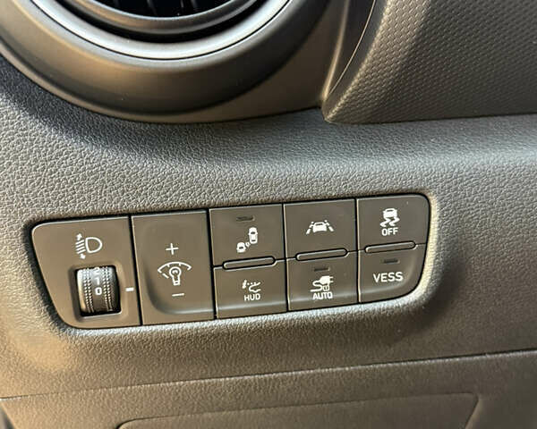 Серый Хендай Kona Electric, объемом двигателя 0 л и пробегом 77 тыс. км за 19700 $, фото 12 на Automoto.ua