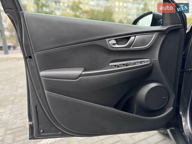 Сірий Хендай Kona Electric, об'ємом двигуна 0 л та пробігом 88 тис. км за 18700 $, фото 20 на Automoto.ua