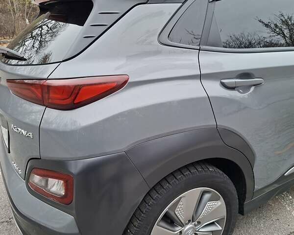 Серый Хендай Kona Electric, объемом двигателя 0 л и пробегом 87 тыс. км за 15200 $, фото 37 на Automoto.ua