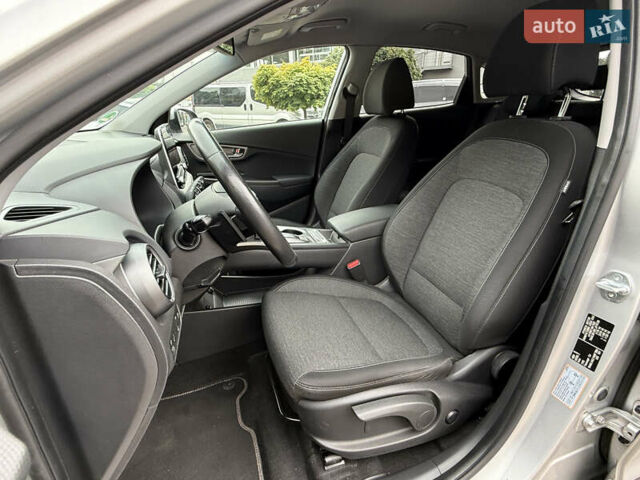 Серый Хендай Kona Electric, объемом двигателя 0 л и пробегом 26 тыс. км за 18850 $, фото 60 на Automoto.ua