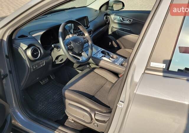 Сірий Хендай Kona Electric, об'ємом двигуна 0 л та пробігом 84 тис. км за 15700 $, фото 9 на Automoto.ua
