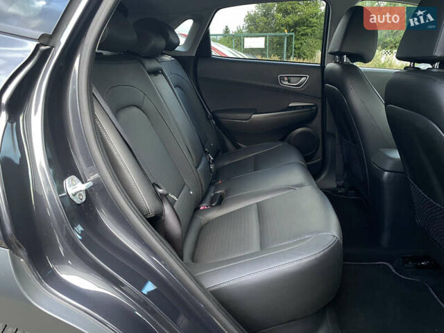 Серый Хендай Kona Electric, объемом двигателя 0 л и пробегом 69 тыс. км за 20400 $, фото 93 на Automoto.ua