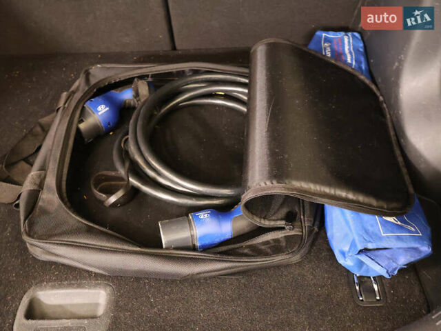 Серый Хендай Kona Electric, объемом двигателя 0 л и пробегом 155 тыс. км за 17400 $, фото 23 на Automoto.ua