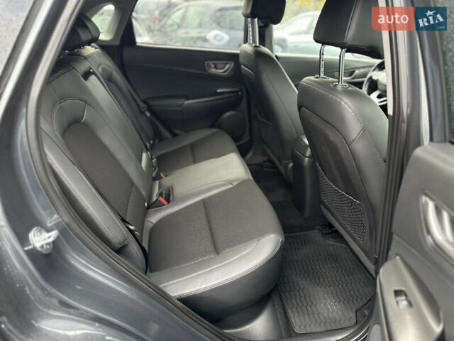 Серый Хендай Kona Electric, объемом двигателя 0 л и пробегом 167 тыс. км за 17700 $, фото 61 на Automoto.ua