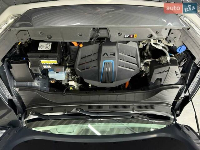 Сірий Хендай Kona Electric, об'ємом двигуна 0 л та пробігом 89 тис. км за 18340 $, фото 9 на Automoto.ua