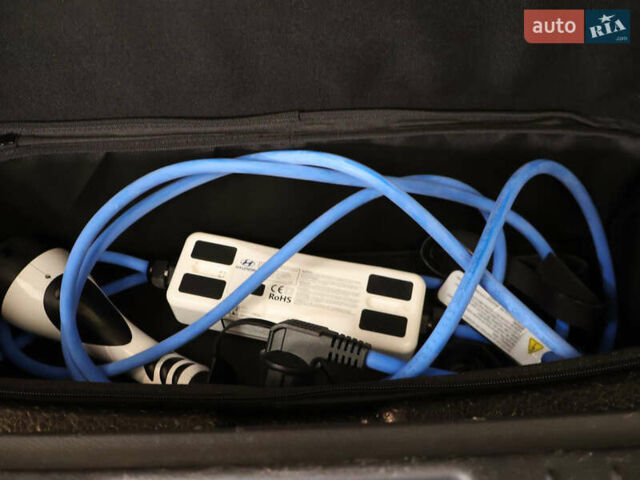 Серый Хендай Kona Electric, объемом двигателя 0 л и пробегом 155 тыс. км за 17400 $, фото 24 на Automoto.ua