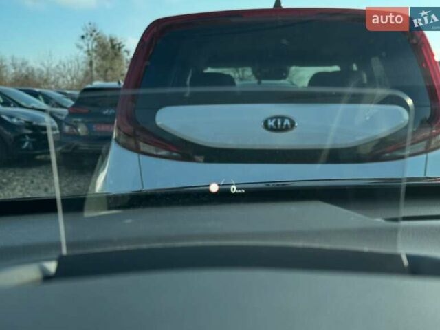 Сірий Хендай Kona Electric, об'ємом двигуна 0 л та пробігом 76 тис. км за 20500 $, фото 12 на Automoto.ua