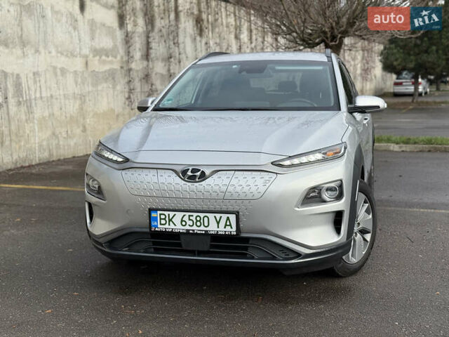Серый Хендай Kona Electric, объемом двигателя 0 л и пробегом 26 тыс. км за 18850 $, фото 3 на Automoto.ua
