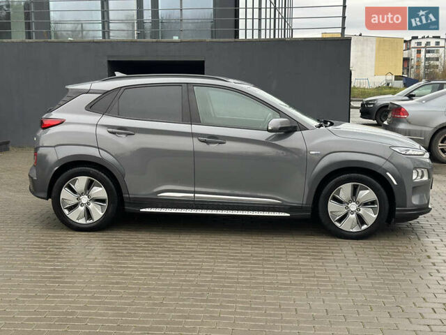 Серый Хендай Kona Electric, объемом двигателя 0 л и пробегом 158 тыс. км за 16300 $, фото 4 на Automoto.ua