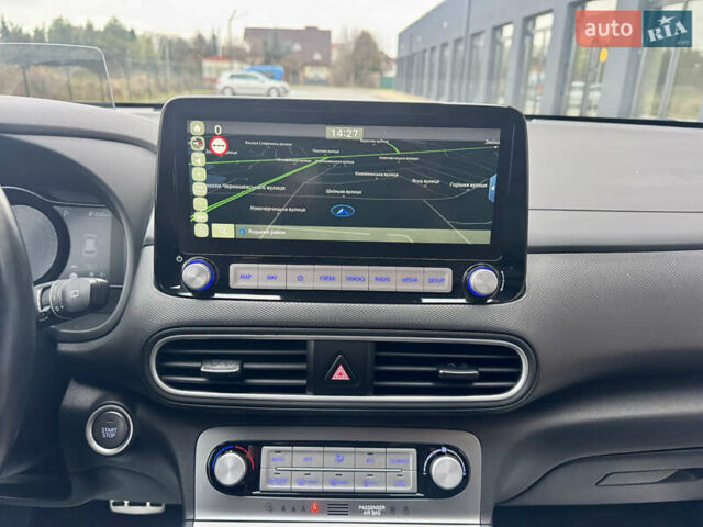 Сірий Хендай Kona Electric, об'ємом двигуна 0 л та пробігом 78 тис. км за 18900 $, фото 57 на Automoto.ua