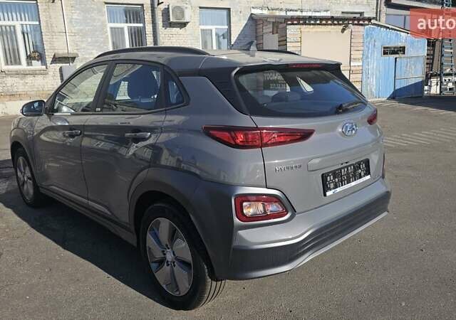 Серый Хендай Kona Electric, объемом двигателя 0 л и пробегом 39 тыс. км за 16900 $, фото 4 на Automoto.ua