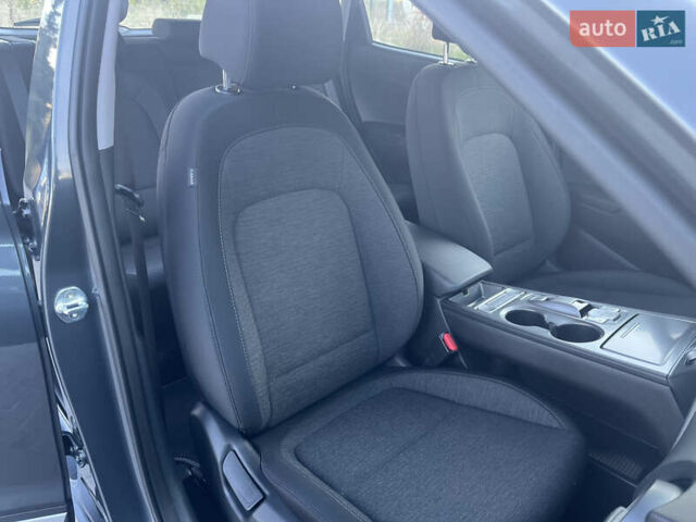 Сірий Хендай Kona Electric, об'ємом двигуна 0 л та пробігом 31 тис. км за 15500 $, фото 43 на Automoto.ua