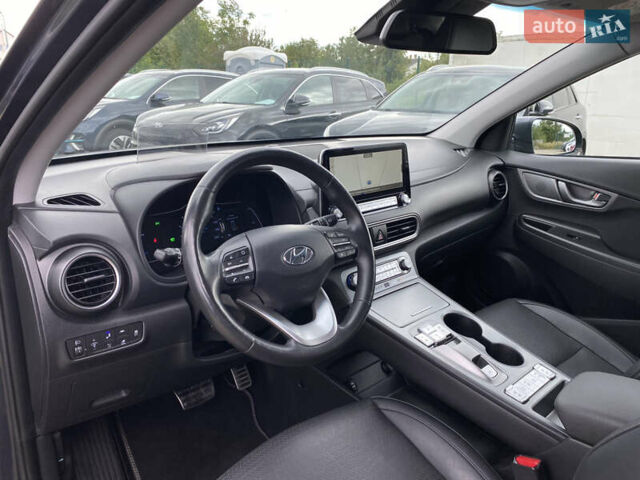 Серый Хендай Kona Electric, объемом двигателя 0 л и пробегом 69 тыс. км за 20400 $, фото 33 на Automoto.ua