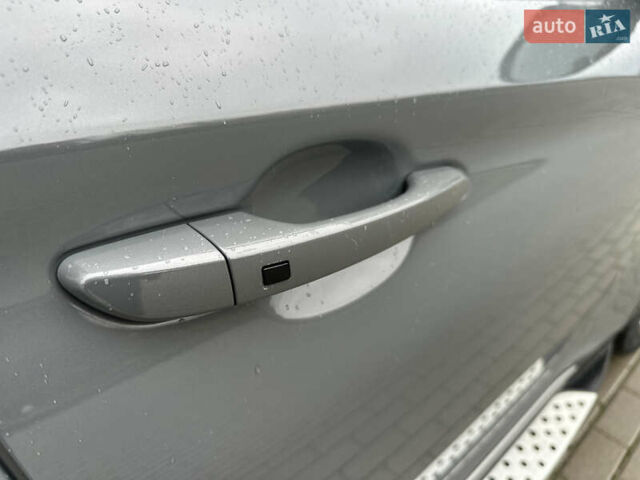 Серый Хендай Kona Electric, объемом двигателя 0 л и пробегом 158 тыс. км за 16300 $, фото 22 на Automoto.ua