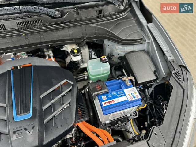 Серый Хендай Kona Electric, объемом двигателя 0 л и пробегом 158 тыс. км за 16300 $, фото 16 на Automoto.ua