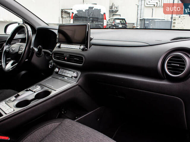 Сірий Хендай Kona Electric, об'ємом двигуна 0 л та пробігом 26 тис. км за 16300 $, фото 54 на Automoto.ua