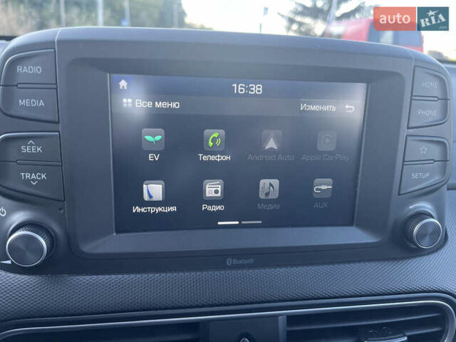 Серый Хендай Kona Electric, объемом двигателя 0 л и пробегом 31 тыс. км за 15450 $, фото 31 на Automoto.ua