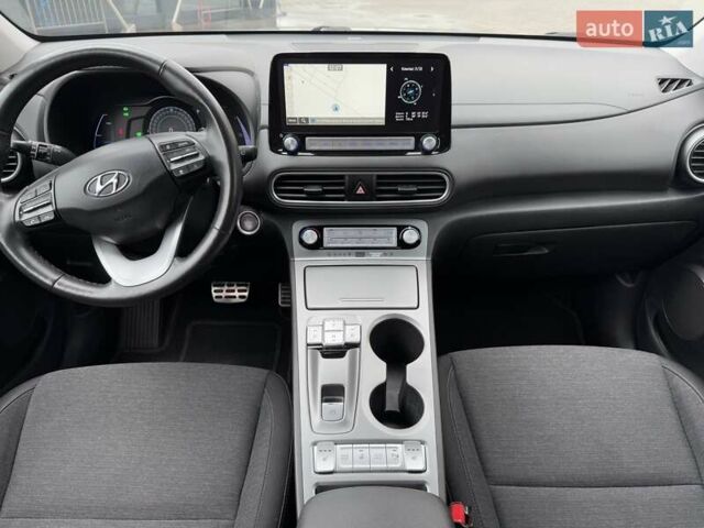 Серый Хендай Kona Electric, объемом двигателя 0 л и пробегом 40 тыс. км за 16900 $, фото 9 на Automoto.ua