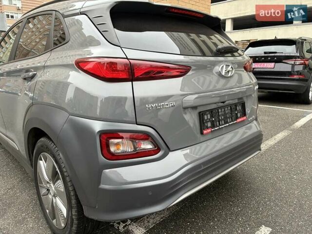 Серый Хендай Kona Electric, объемом двигателя 0 л и пробегом 78 тыс. км за 19500 $, фото 35 на Automoto.ua