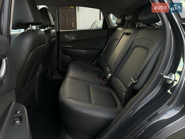 Серый Хендай Kona Electric, объемом двигателя 0 л и пробегом 36 тыс. км за 20700 $, фото 86 на Automoto.ua