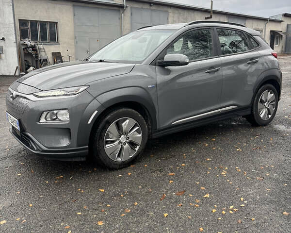 Сірий Хендай Kona Electric, об'ємом двигуна 0 л та пробігом 56 тис. км за 15400 $, фото 11 на Automoto.ua