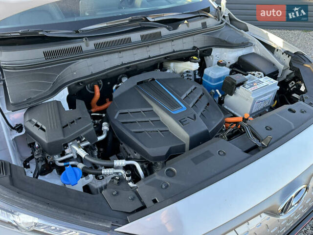 Серый Хендай Kona Electric, объемом двигателя 0 л и пробегом 109 тыс. км за 18450 $, фото 47 на Automoto.ua